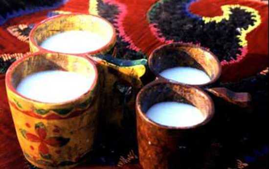 新疆蒙古族人的奶酒