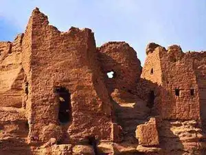 魔鬼城露出狰狞的美