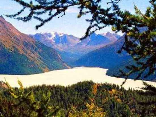 新疆阿勒泰布尔津县友谊峰冰川和白湖旅游攻略