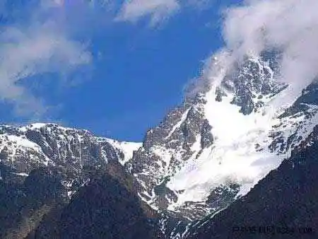 探秘神奇的疆域新疆十条经典徒步线路推荐