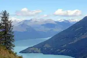 新疆阿勒泰布尔津县友谊峰冰川和白湖旅游攻略