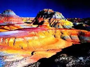 情迷五彩湾寻找沙漠中的奇葩