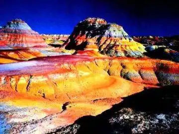 情迷五彩湾寻找沙漠中的奇葩