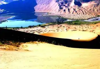 吃葡萄走火焰山体验吐鲁番骄阳下的热情,图一