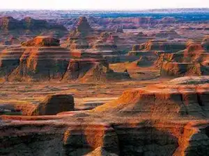 地下浮出的城堡群克拉玛依魔鬼城