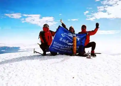 爬雪坡的行进方式与安全