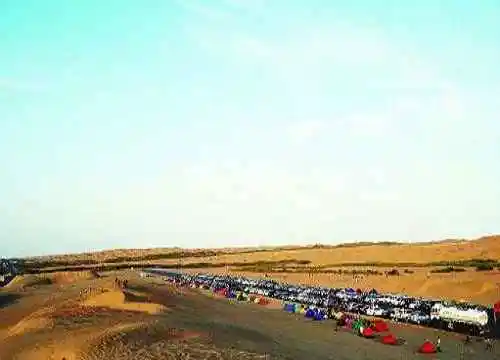 穿越塔克拉玛干