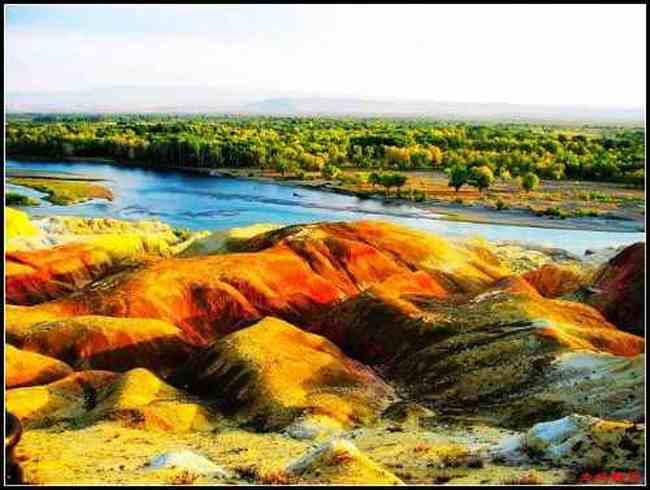 狂风劲刮斑斓河滩五彩滩,图一