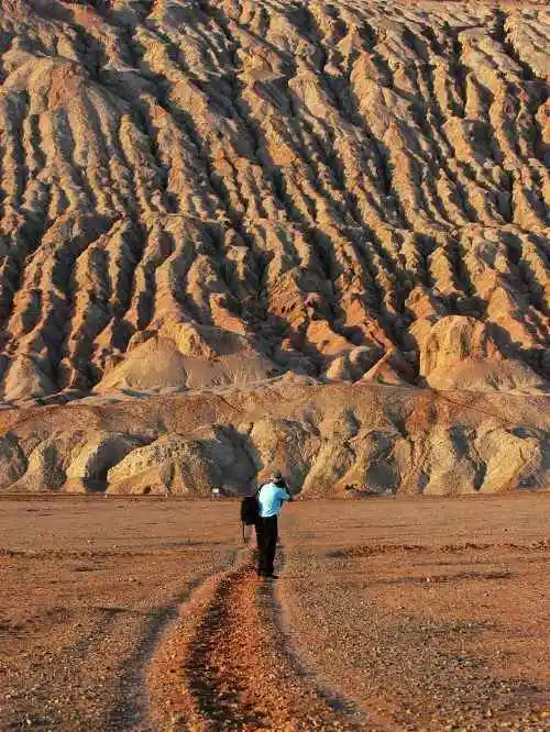 我们站在火焰山前