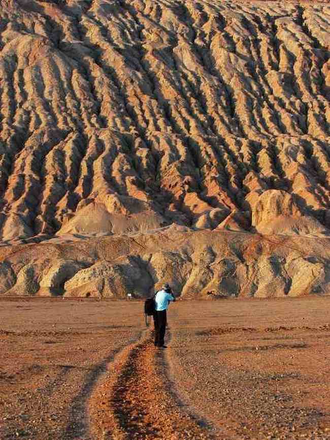 我們站在火焰山前,圖一