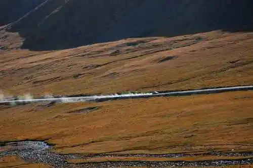 把我们逼上冰达坂