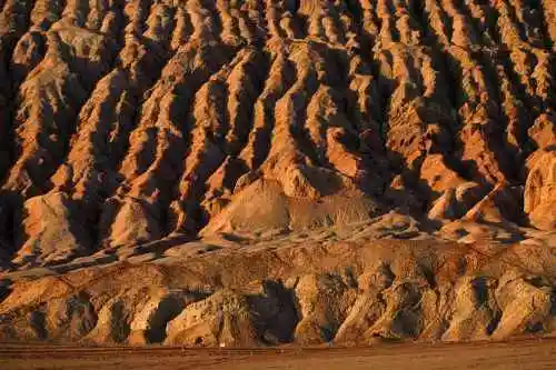 我们站在火焰山前