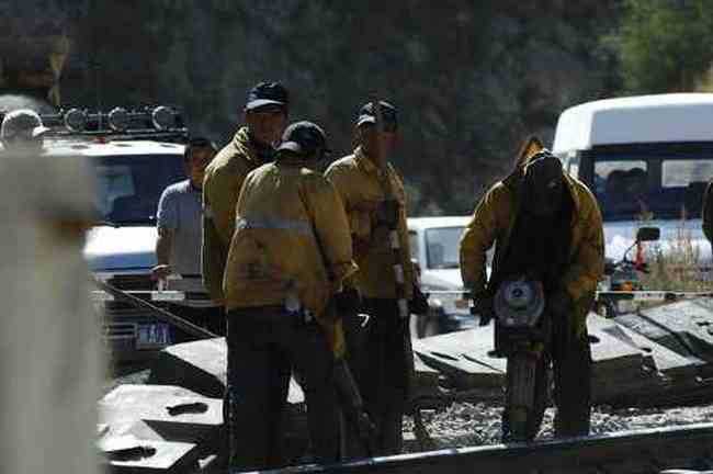 把我们逼上冰达坂,图二