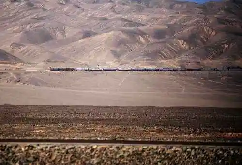 我们站在火焰山前