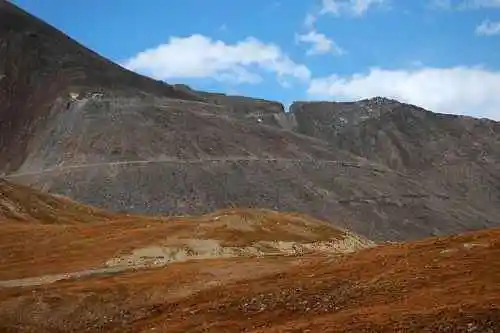 把我们逼上冰达坂