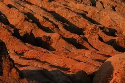 我们站在火焰山前