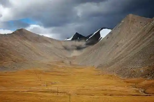 把我们逼上冰达坂