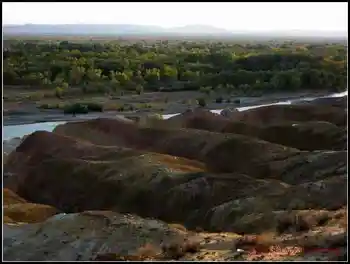 狂风劲刮斑斓河滩五彩滩,图六