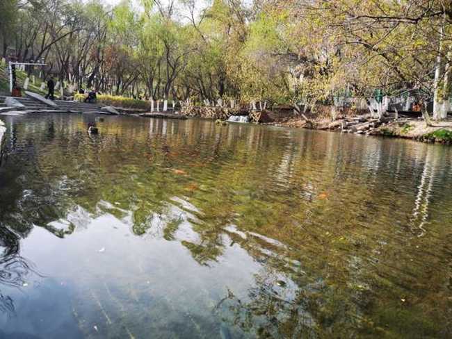 凭栏回望水磨河 河水悠然沐谷雨