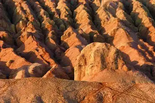 我们站在火焰山前