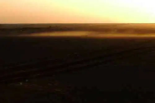 我们站在火焰山前