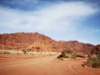 天山托木尔大峡谷