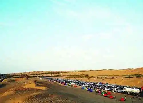 穿越塔克拉玛干 “死亡之海”中感受生命