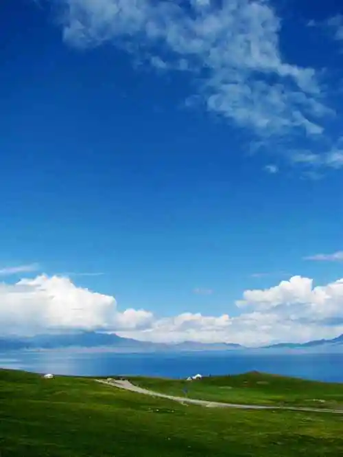 天堂很远而赛里木湖很近