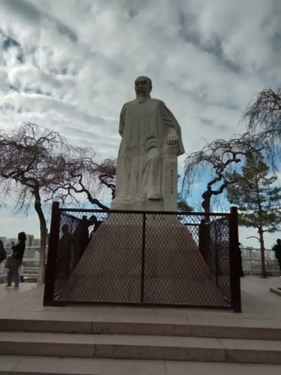 闲暇午游乌鲁木齐市红山公园