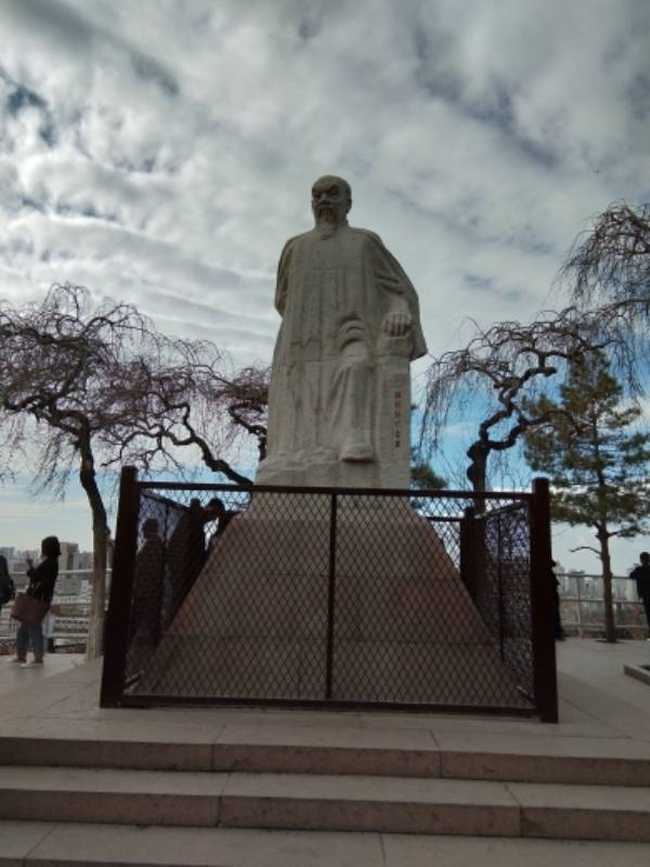 闲暇午游乌鲁木齐市红山公园