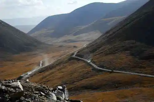 把我们逼上冰达坂