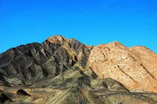 我们站在火焰山前