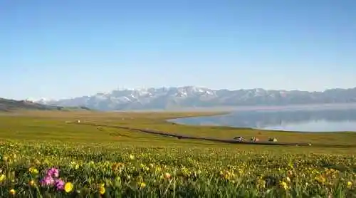 天堂很远而赛里木湖很近