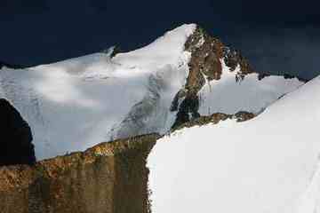 把我们逼上冰达坂,图一