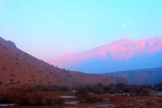 新疆旅游非常奇特的努尔加峡谷