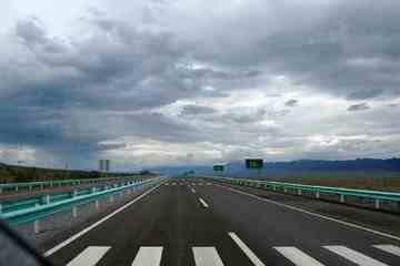 新疆的路路况,图二
