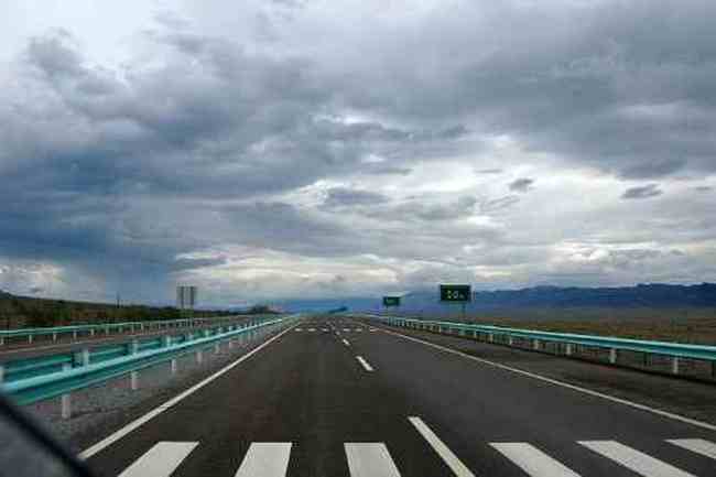新疆的路路况,图二