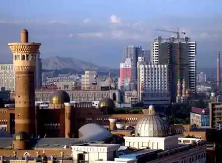 新疆乌市第一印象：果然“无故人”