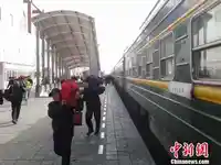 务工客流进新疆淘金 吐鲁番火车站胜似春运