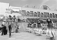 河南首列“援疆号”旅游专列抵达新疆哈密