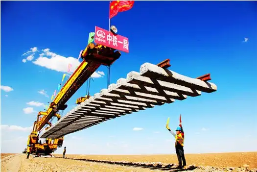 铁路铺进“死亡之海”罗布泊