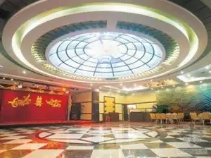 格兰德假日酒店