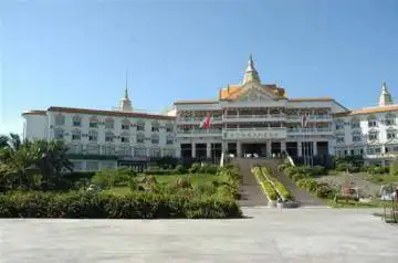 金叶桃园温泉大酒店