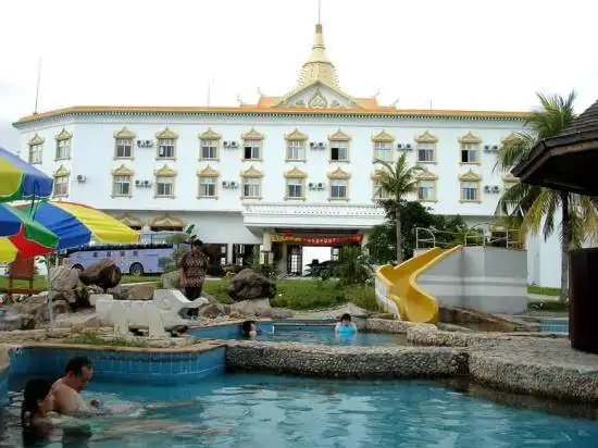 金叶桃园温泉大酒店