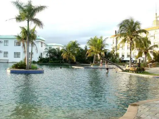 金叶桃园温泉大酒店