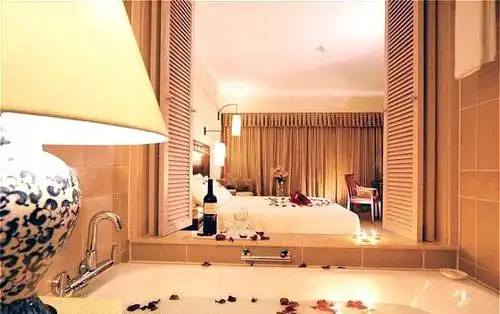 三亚湾假日酒店