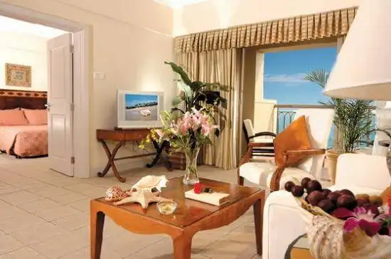 三亚湾假日酒店