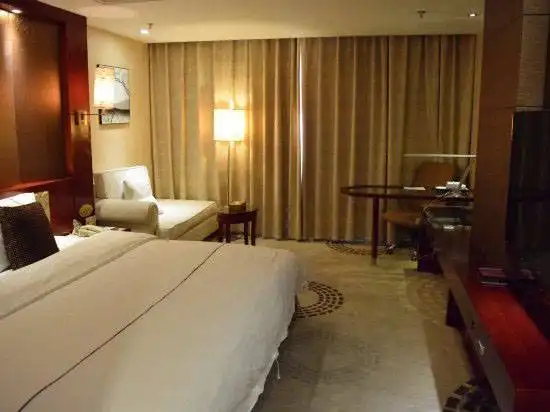 行政河景大床房