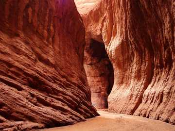 新疆阿克苏天山神秘大峡谷,图二