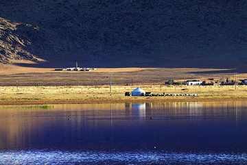 新疆阿勒泰富蕴可可托海伊雷木湖景点介绍,图二